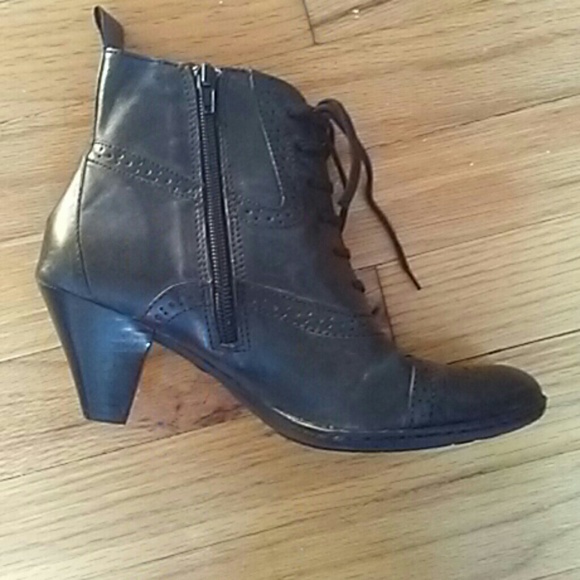 Sophisticated Born wingtip boots! - Picture 7 of 7